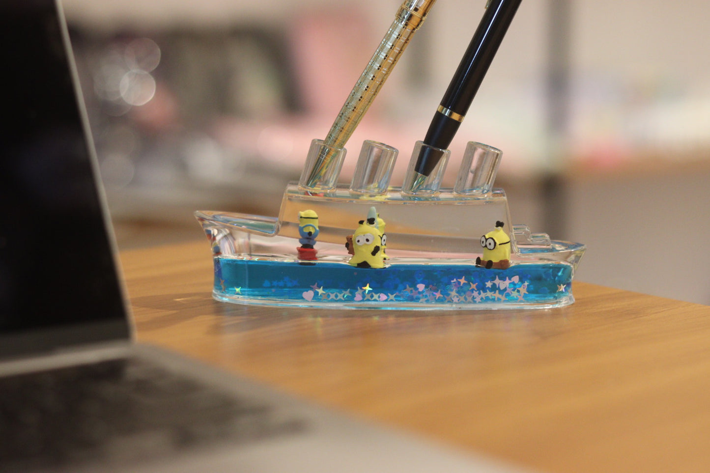 Boat-Shape Liquid Motion Water Showpiece & Pen Holder | Aesthetic Desk Organizer with Cartoon Figurines | Onebest