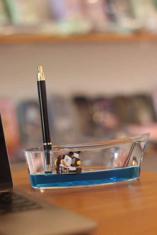 One Piece Pirate Ship in Boat-Shaped Liquid Motion Showpiece – Luffy & Straw Hat Pirates Desk Décor | Onebest