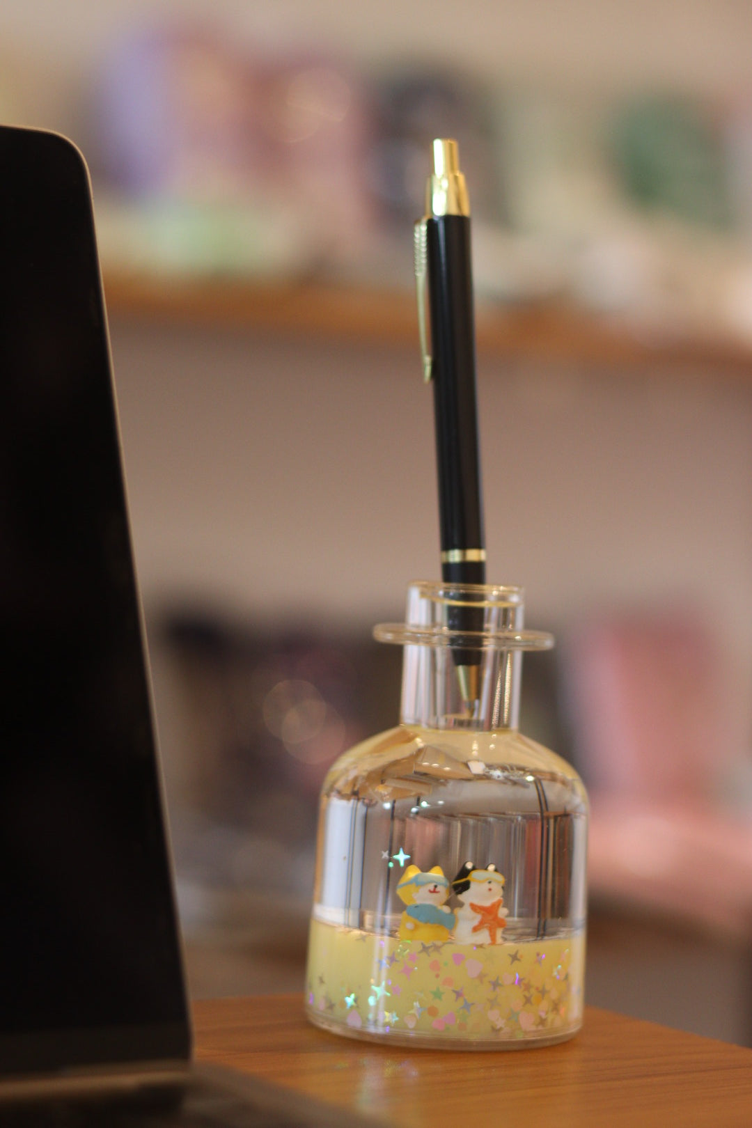 🐾 Cute Dog Couple Liquid Pen Stand | Yellow Glitter Desk Organizer Gift by Onebest