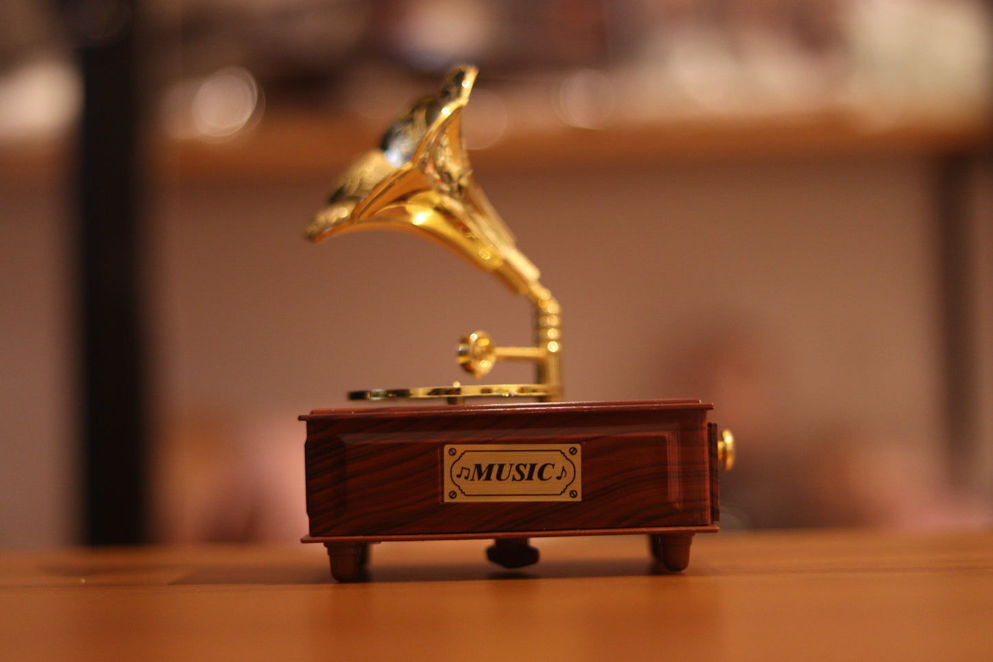 Vintage Retro Gramophone Musical Showpiece - Brass & Wooden Decorative Item | Onebest