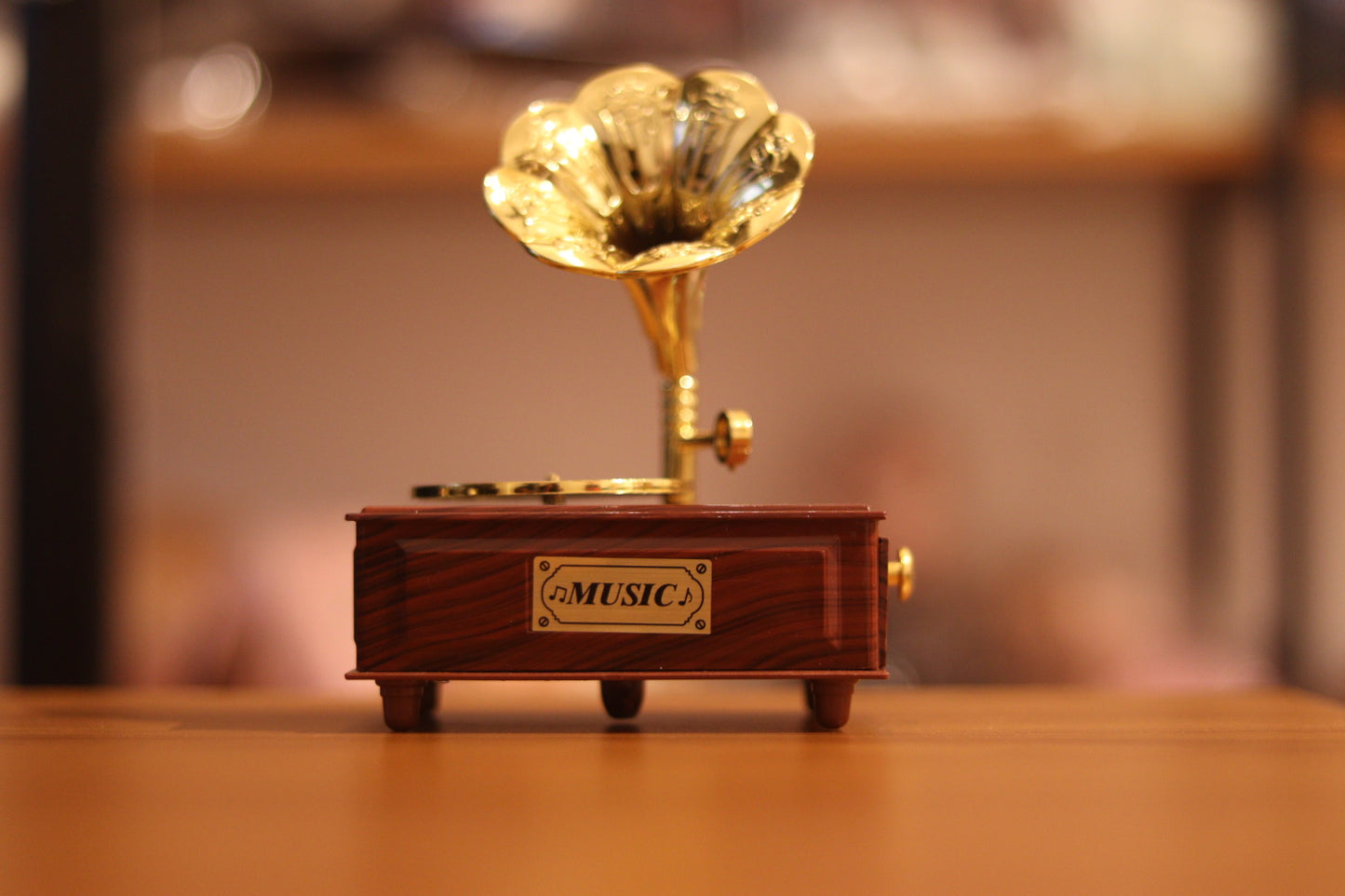 Vintage Retro Gramophone Musical Showpiece - Brass & Wooden Decorative Item | Onebest