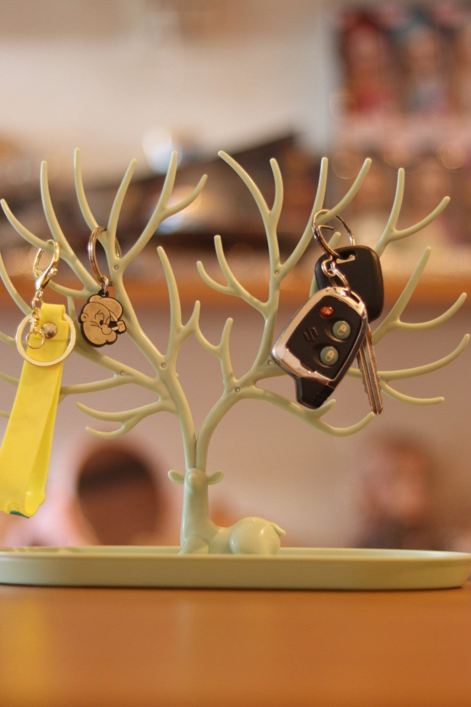 Tree-Shaped Keychain Holder Stand – Desktop Jewelry & Key Organizer Display | Onebest