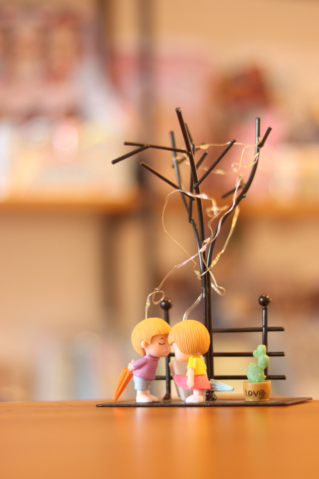 Romantic Couple Showpiece with Tree Stand - Fairy Lights Included | Onebest