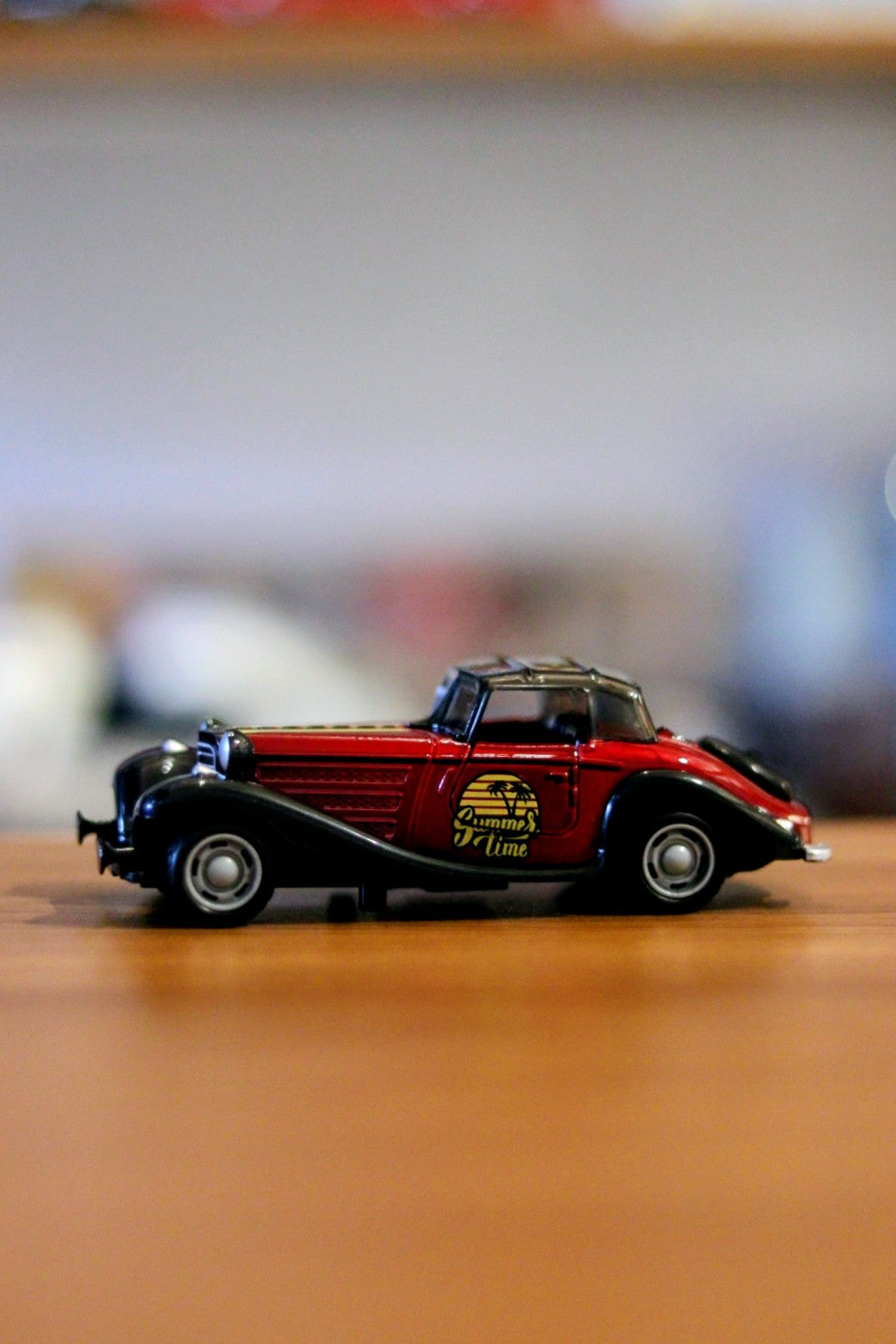 Retro Vintage Diecast Car with Pull Back Action & Openable Doors - Classic Metal Toy | Onebest