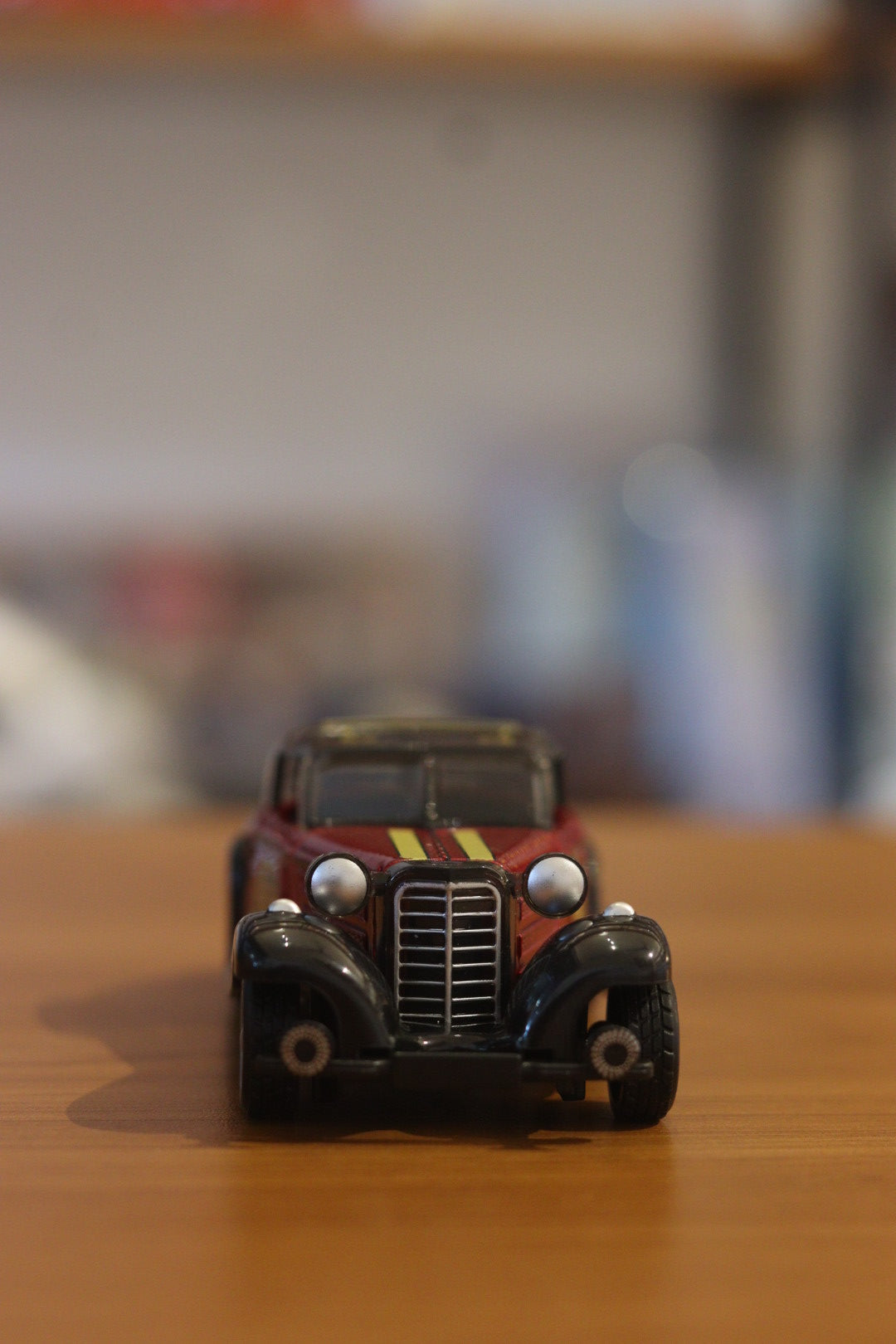 Retro Vintage Diecast Car with Pull Back Action & Openable Doors - Classic Metal Toy | Onebest