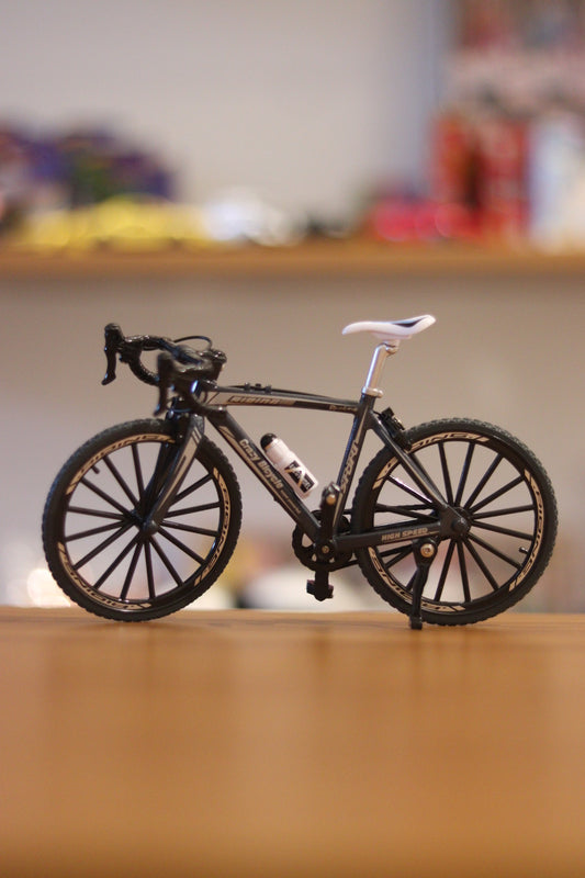 Die-cast Alloy Bicycle - 1:8 Scale Miniature Model Bike for Decor & Collection | Onebest
