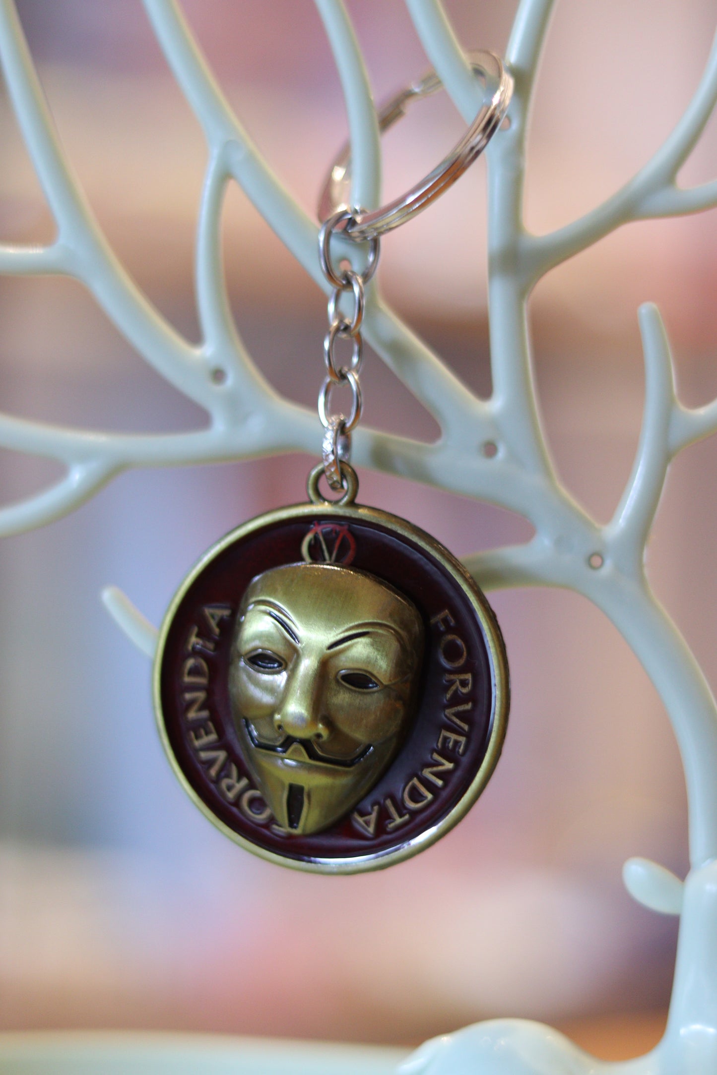 Anonymous Mask Metal Keychain – Vintage Finish Symbolic Face Key Ring | Premium Alloy Collectible, Durable Key Holder for Bags & Keys | Onebest 🎭