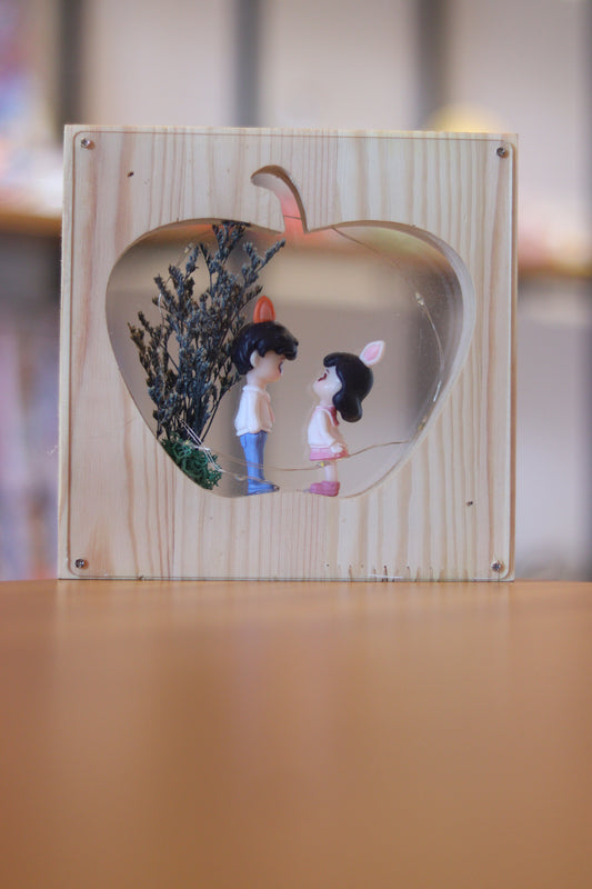 Apple-Shape Love LED Wooden Frame – Romantic Couple Figurine with Warm Fairy Lights | Aesthetic Table & Wall Décor Gift | Onebest