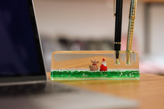 🎅 Santa & Reindeer Christmas Pen Stand | Liquid Glitter Desk Organizer Gift by Onebest