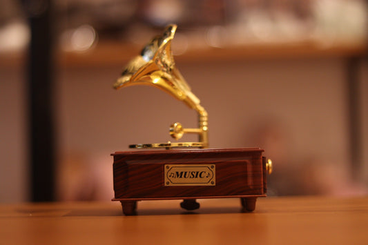 Vintage Retro Gramophone Musical Showpiece - Brass & Wooden Decorative Item | Onebest