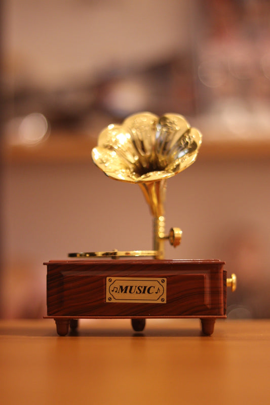 Vintage Retro Gramophone Musical Showpiece - Brass & Wooden Decorative Item | Onebest