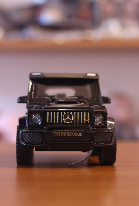 Mercedes-Benz G800 Simulation Alloy Car - 1:32 Scale Diecast Model with Light & Sound, Openable Doors & Pull Back Action | Onebest