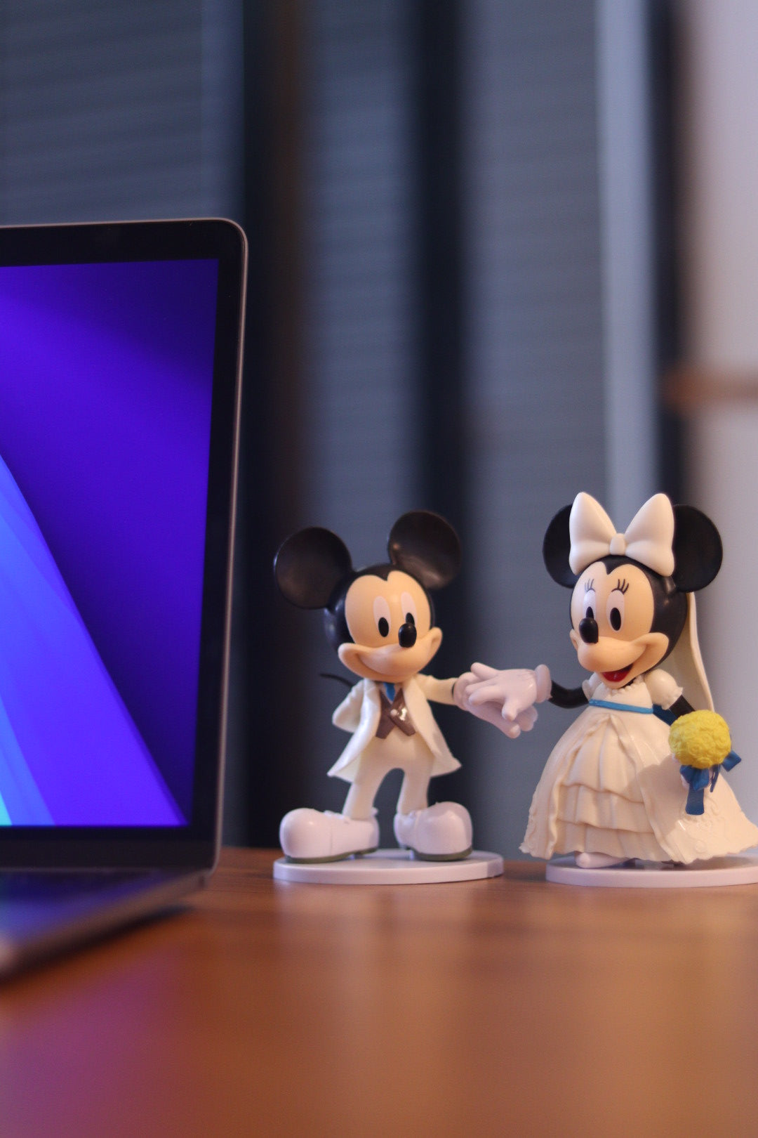 Mickey & Minnie Mouse Wedding Pose Figures - Bride & Groom Toy Set | Cute Home Decor, Tabletop Showpiece, Gift for Kids & Disney Fans | Onebest